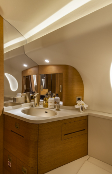 Dassault Falcon 7X LX-TQJ